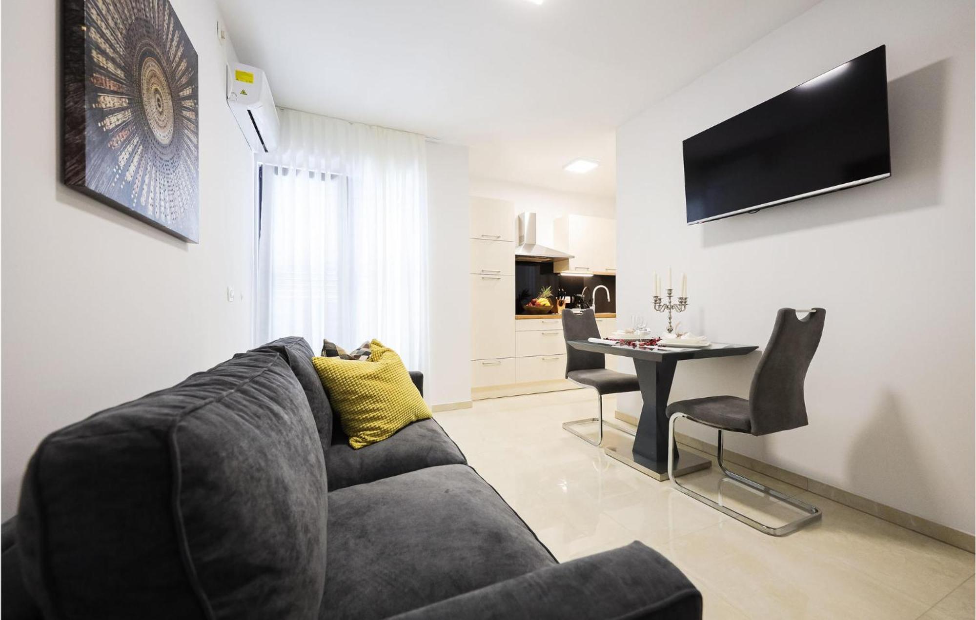 Lovely Apartment In Zadar With Wifi Exterior photo