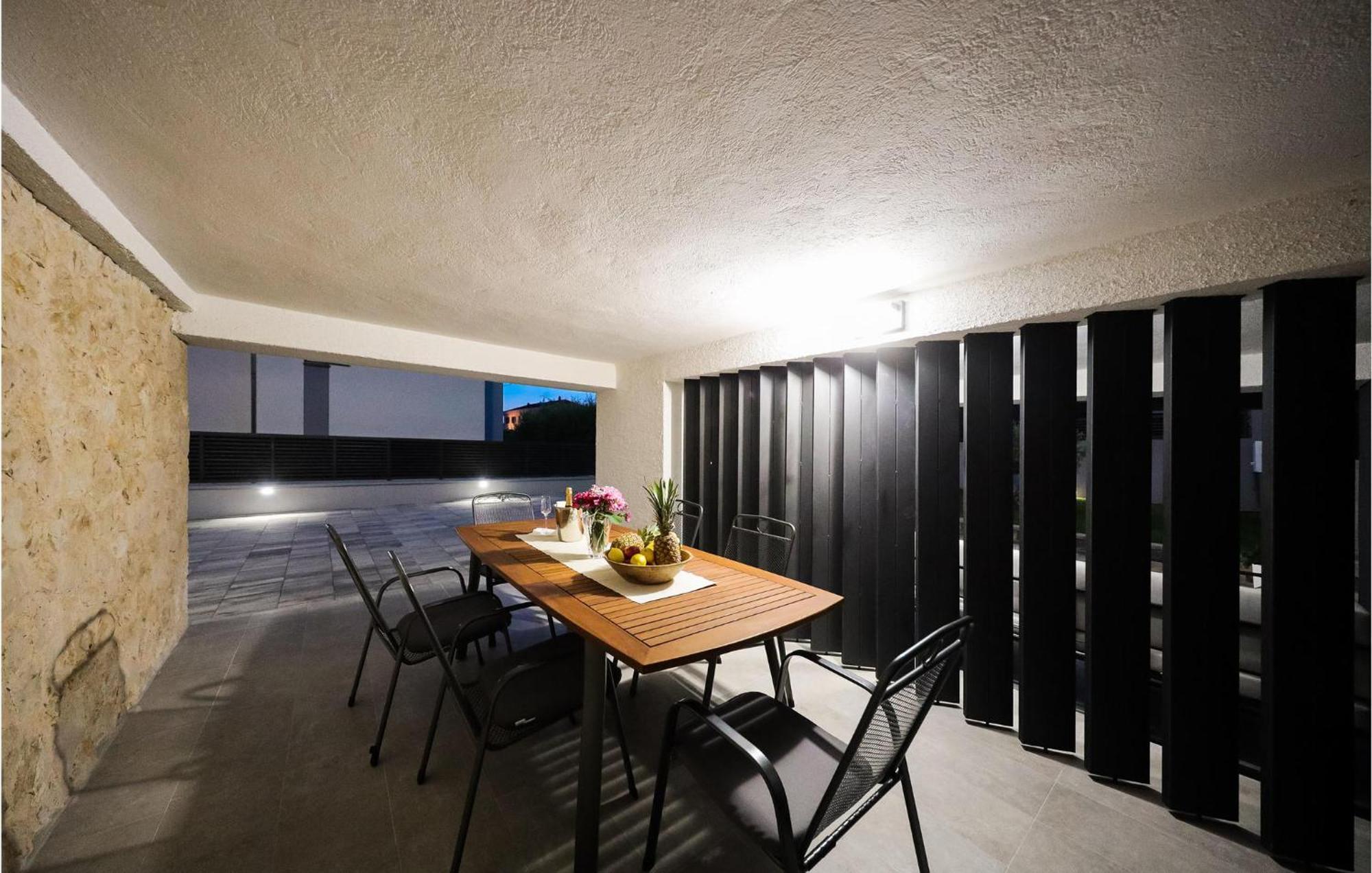 Lovely Apartment In Zadar With Wifi Exterior photo